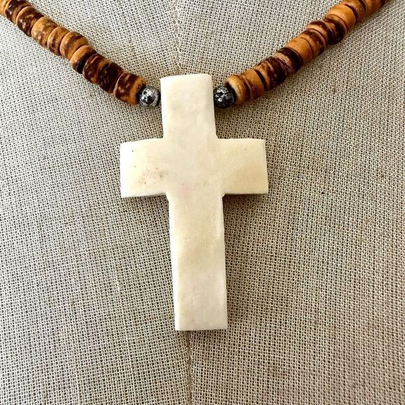 Bone cross coconut shell beaded pendent necklace - Picture 2 of 9